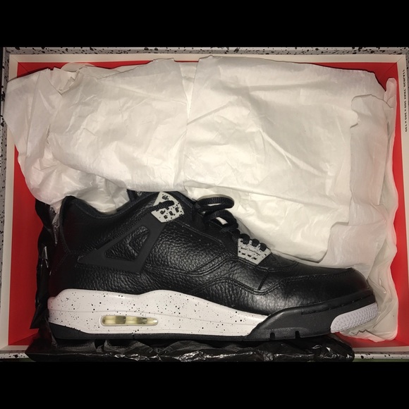 Jordan 4’s (Oreo) - Picture 4 of 4